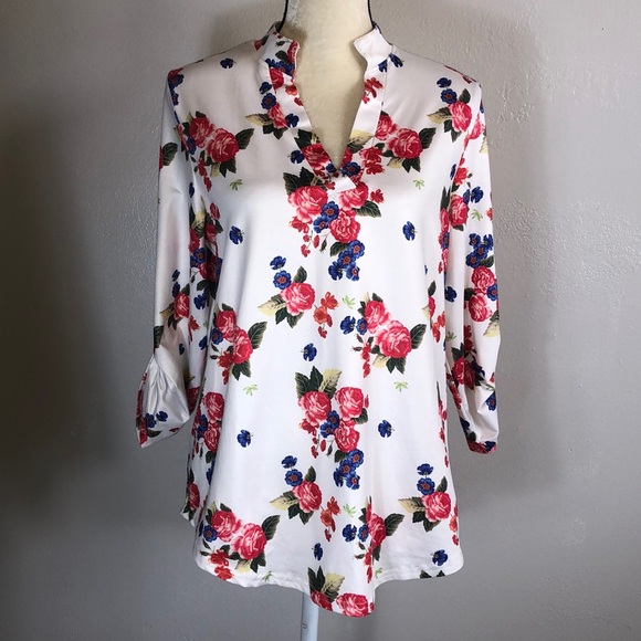 Tops - ☀️ Silky floral blouse